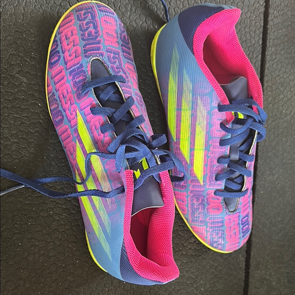 Men’s Turf Shoes - Picture 3 of 3